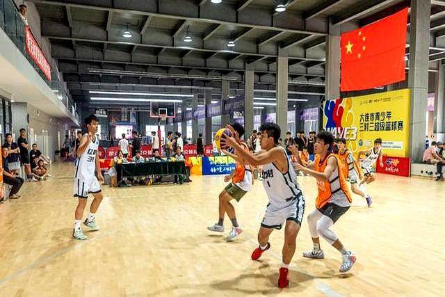 篮球决赛震撼开打，巅峰对决引爆全场