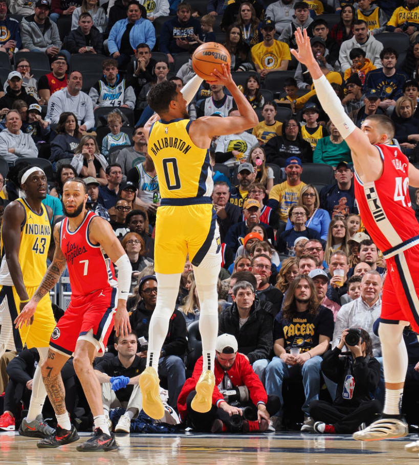 关于步行者鏖战魔术，伦纳德统治全场的信息