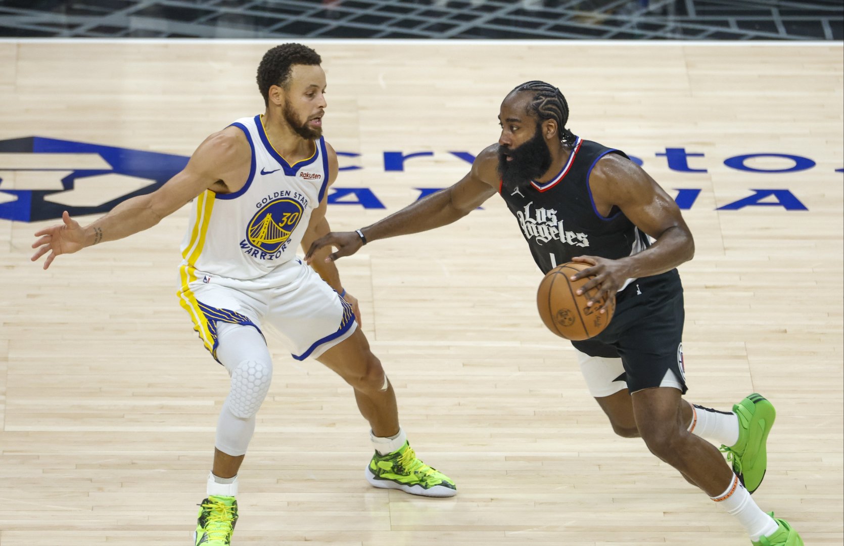 快船险胜浙江队，浓眉哥刷新纪录