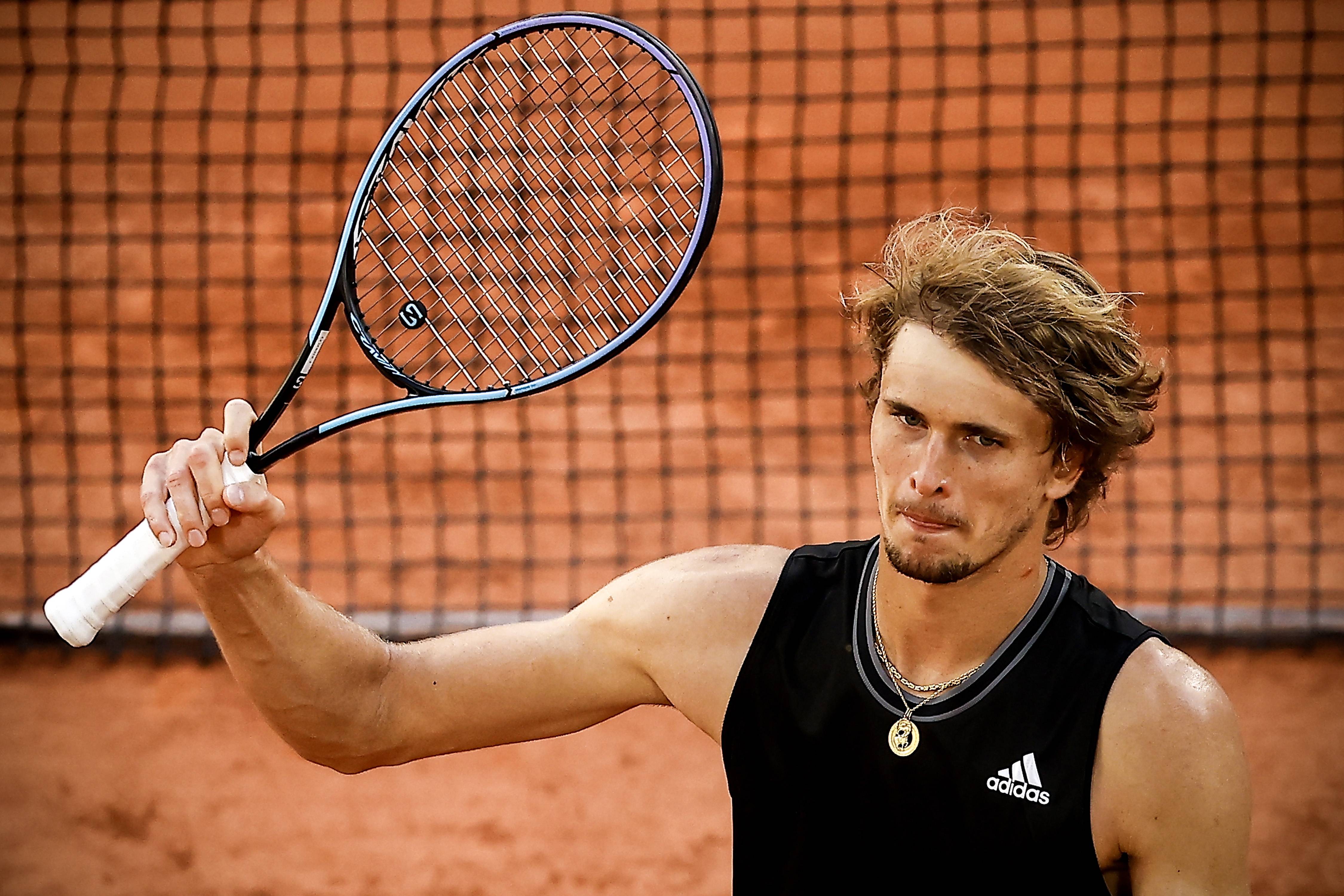 法网轻取戴维斯杯，兹维列夫点燃赛场