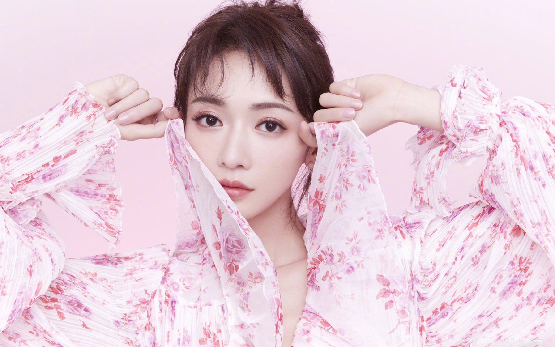 双重现场，当欧冠决赛的呐喊被公牛的碰撞打断