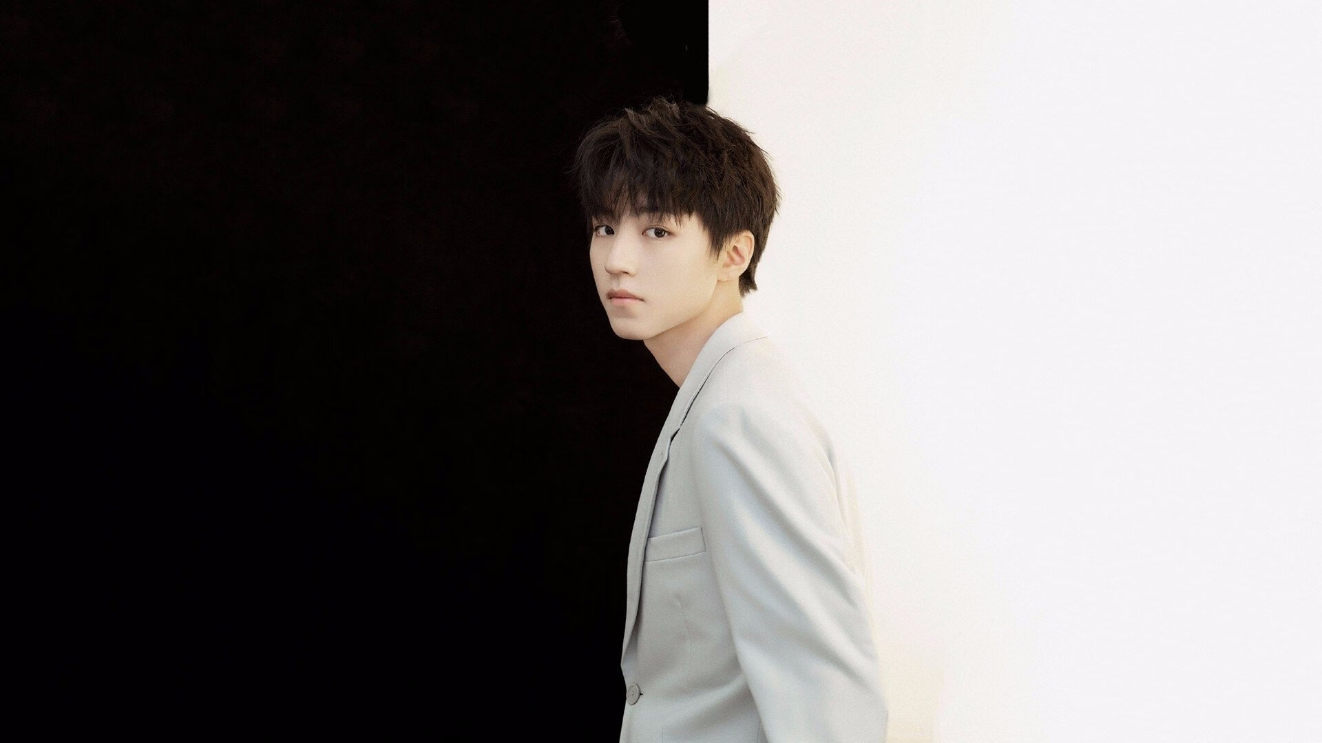 破壁者,当深圳队冲垮爵士防线,西亚卡姆在F1赛道接管比赛