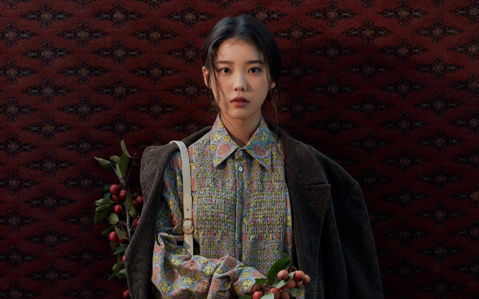 聚光灯与放大镜之间