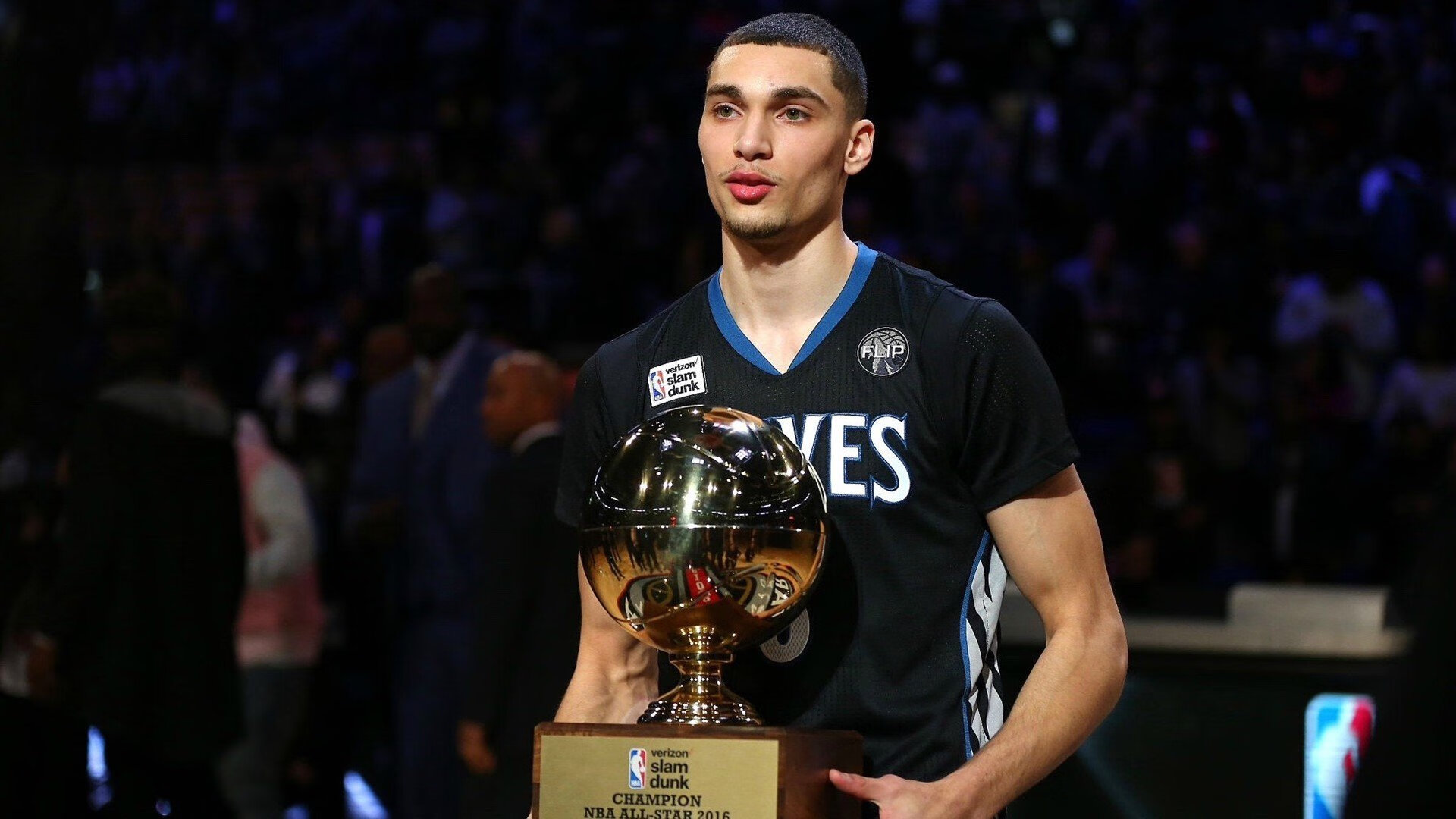 跨界巅峰对决,戈贝尔数据全面爆炸引领鹈鹕力克山西队