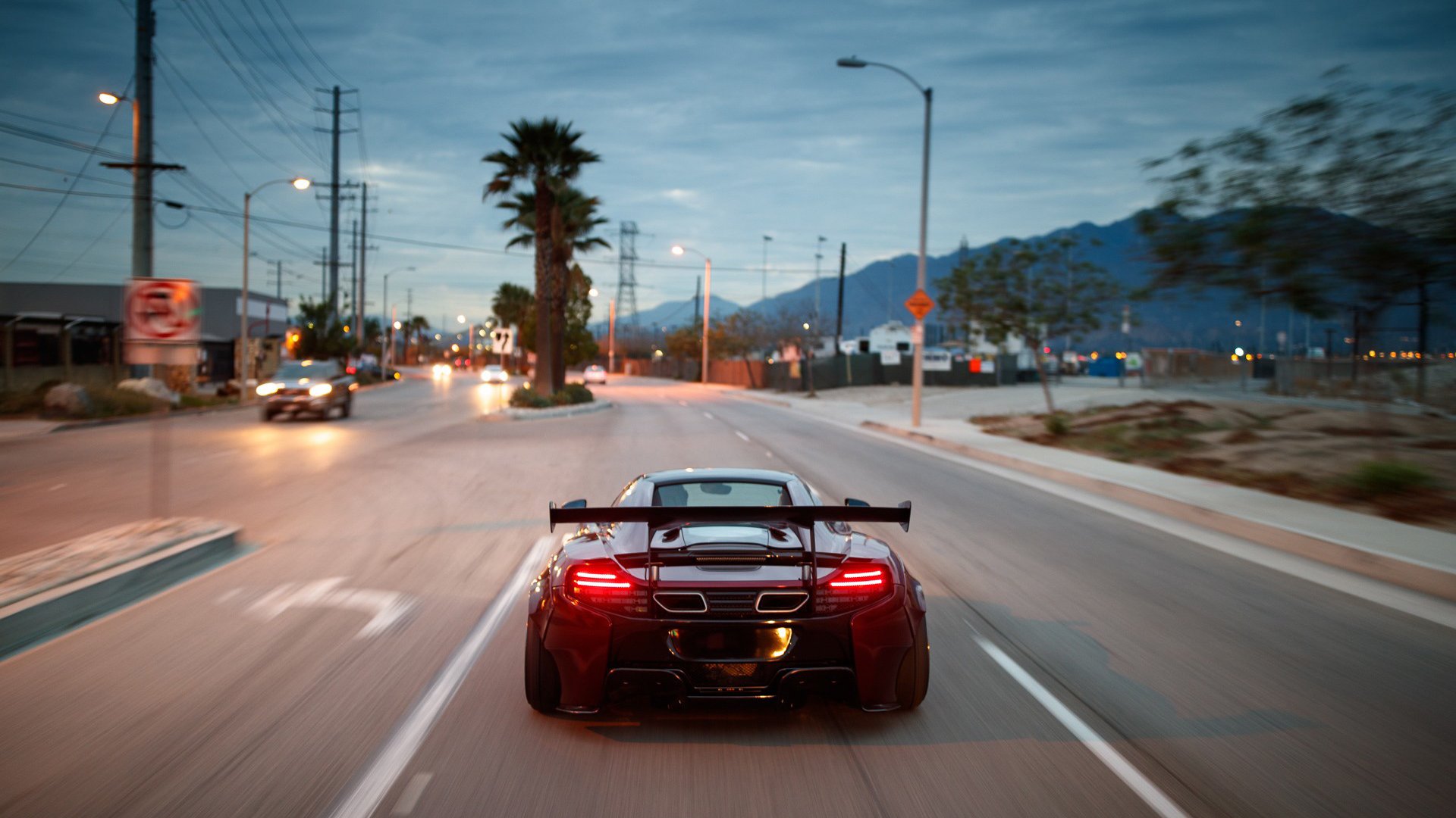 窒息锁死特雷·杨，导演17分逆转！无名米切尔今夜戴上关键先生面具